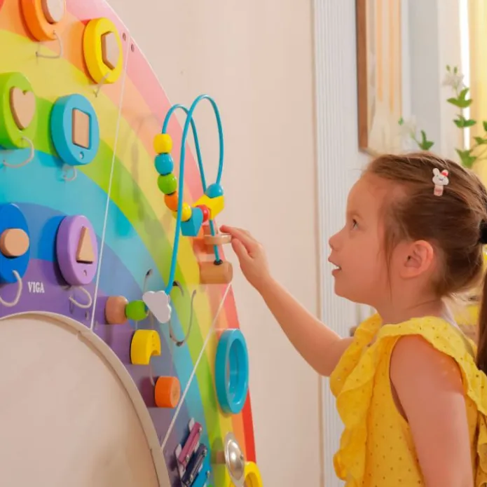Panel de pared arcoíris con actividades - Viga