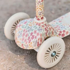 Patinete blanco floral - Little Dutch