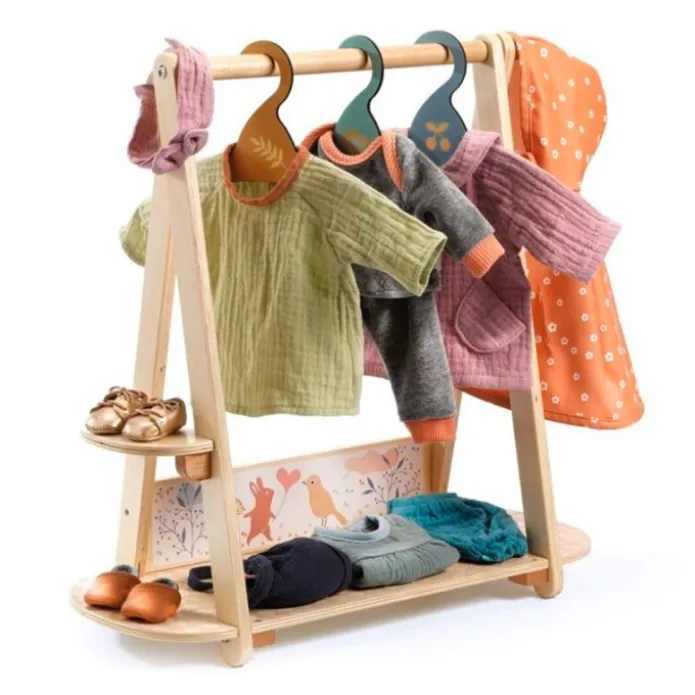 Perchero y perchas de madera para muñecas Pomea - Djeco