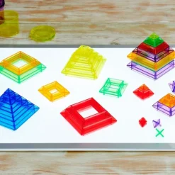 Piezas de colores translúcidos para construir pirámides (30) - Tickit