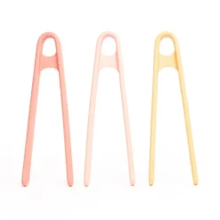 Pinzas de silicona coral y amarillo para bandeja Play Tray (3) - Inspire My Play