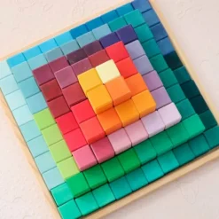 Pirámide escalonada de madera de colores - Grimm's