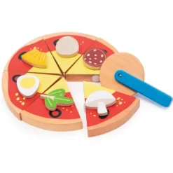 Pizza en porciones e ingredientes de madera - Mentari