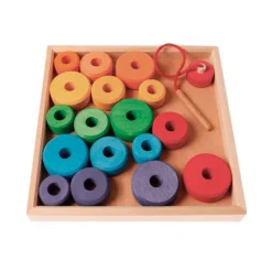 Set de 18 círculos de madera de colores para coser - Grimm's