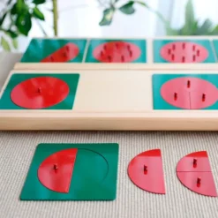 Set de 10 círculos de metal con stand de madera para fracciones - Montessori