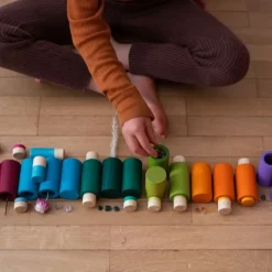 Set de muñecos La y tubos de madera de colores (36) - Grapat