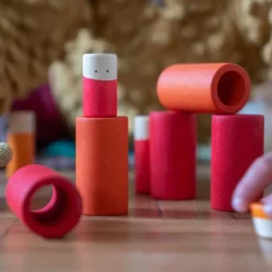 Set de muñecos Lo y tubos de madera de colores (36) - Grapat