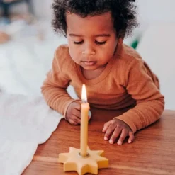 Soporte de madera estrella para figuras y velas - Grimm's