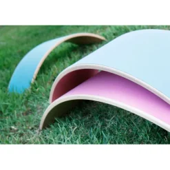 Tabla curva de madera de haya lacada transparente con fieltro azul Original - Wobbel