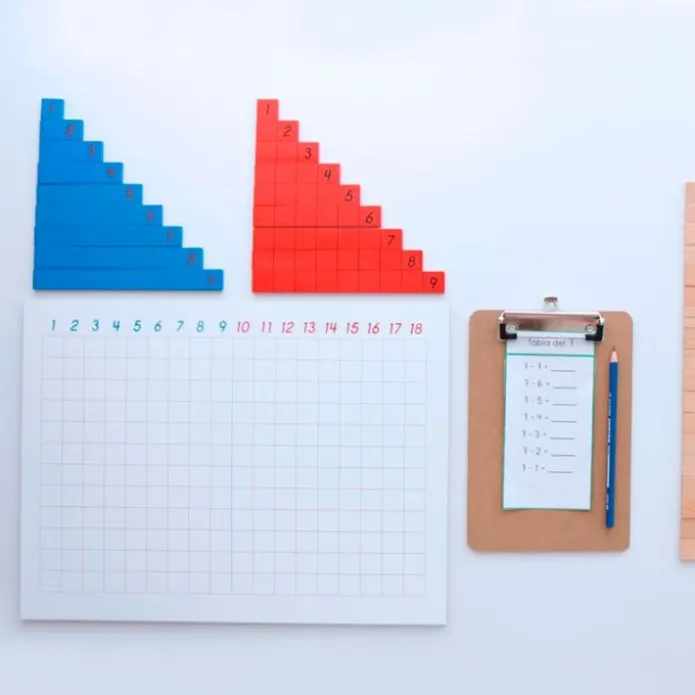 Tabla de la resta con piezas de madera - Montessori